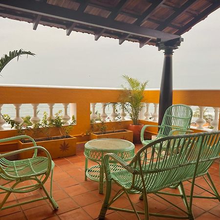 La Plage Seaview Suites Puducherry Buitenkant foto