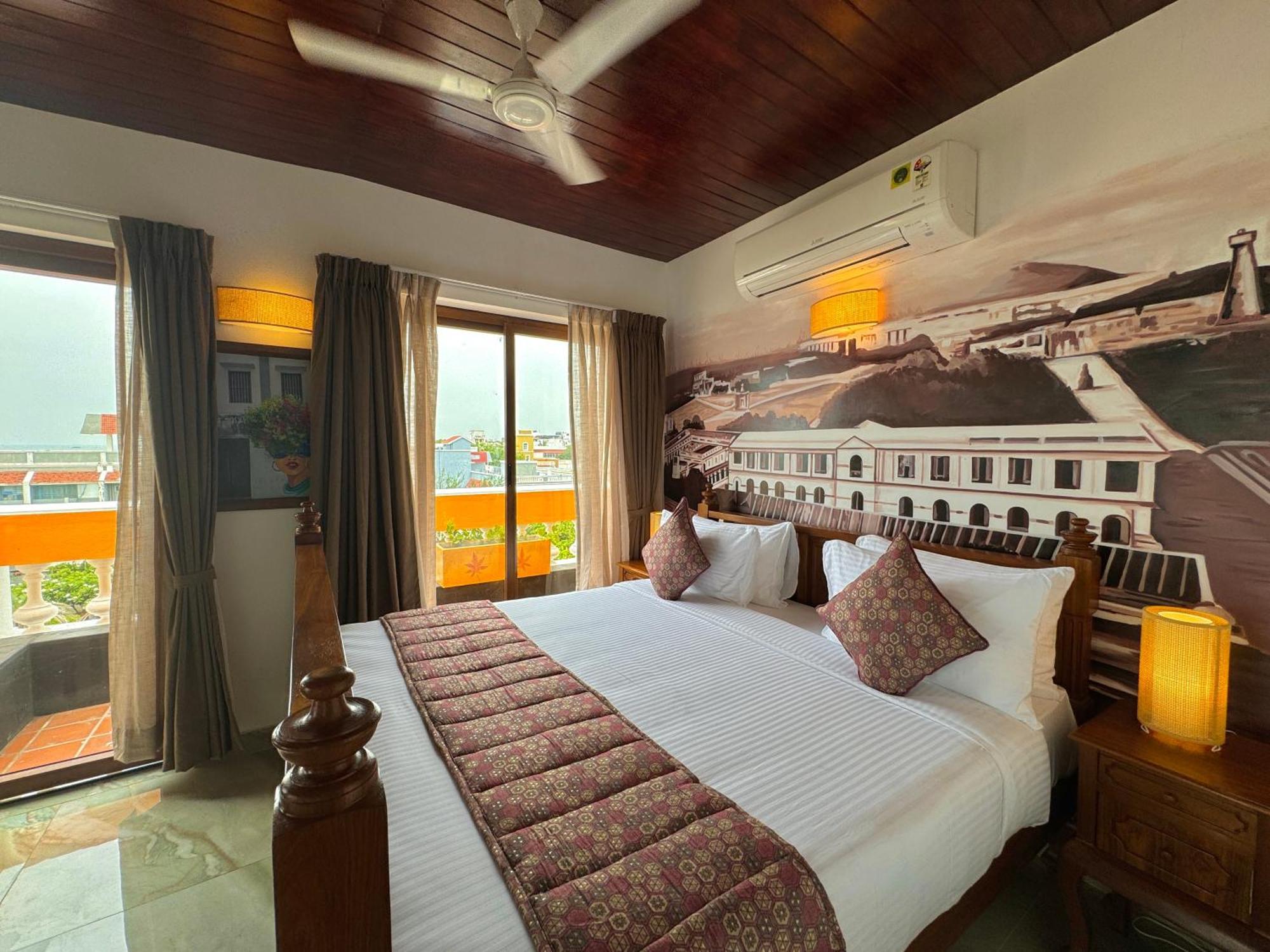 La Plage Seaview Suites Puducherry Buitenkant foto