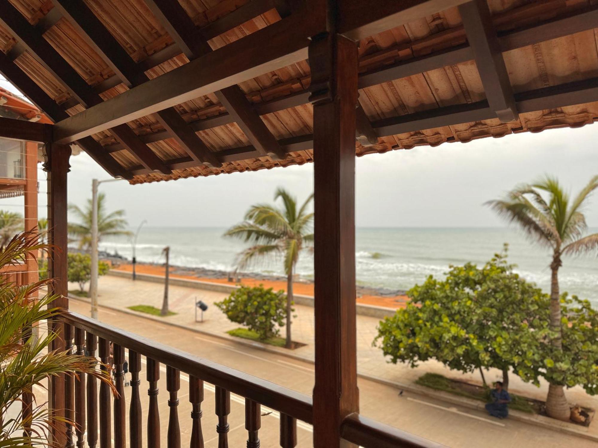 La Plage Seaview Suites Puducherry Buitenkant foto