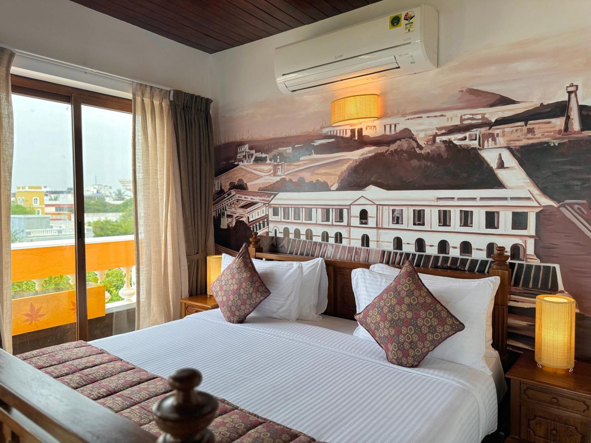 La Plage Seaview Suites Puducherry Buitenkant foto