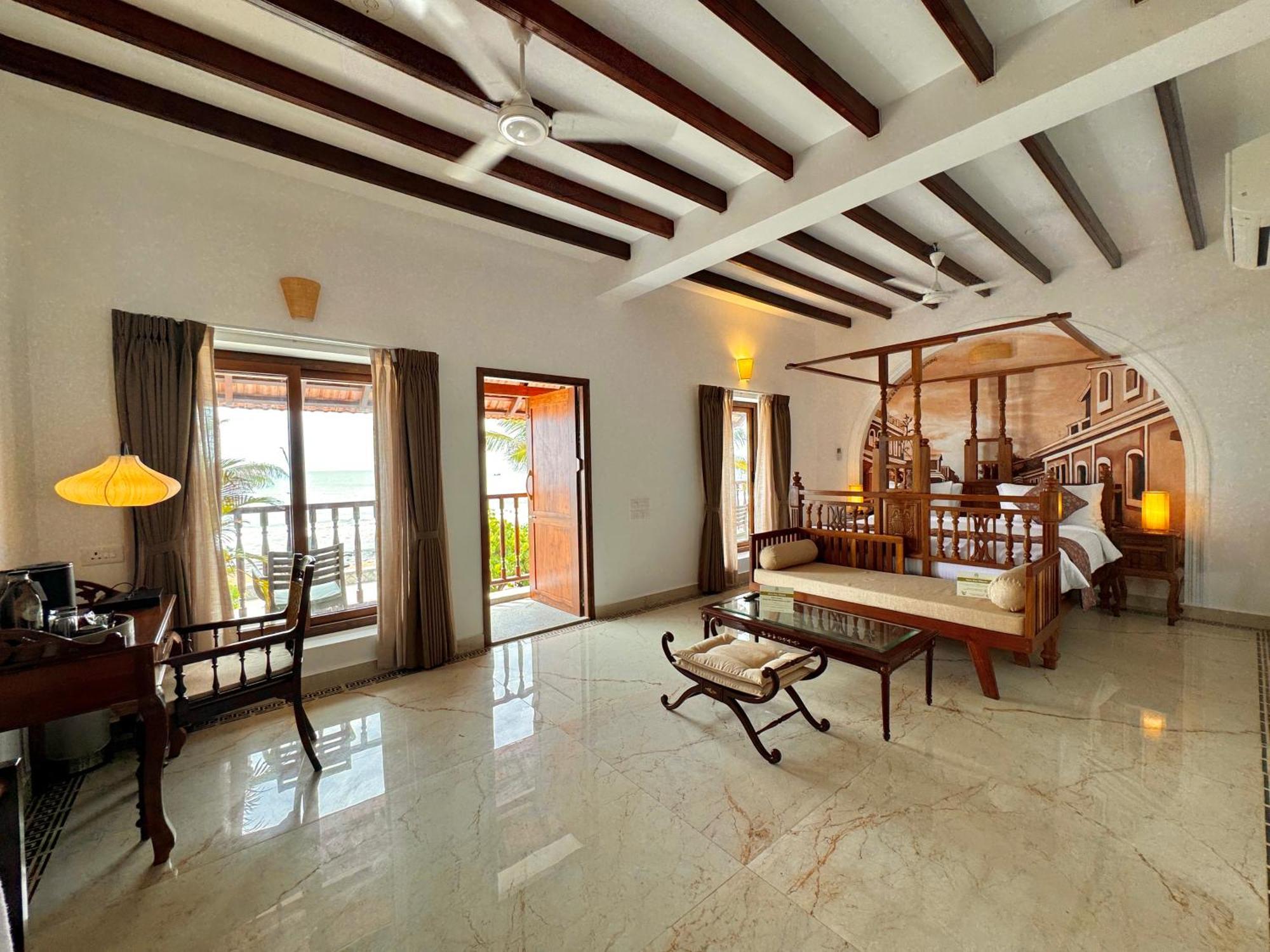 La Plage Seaview Suites Puducherry Buitenkant foto