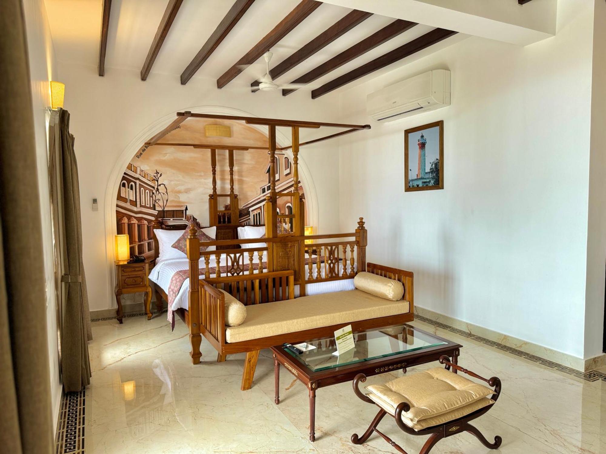 La Plage Seaview Suites Puducherry Buitenkant foto