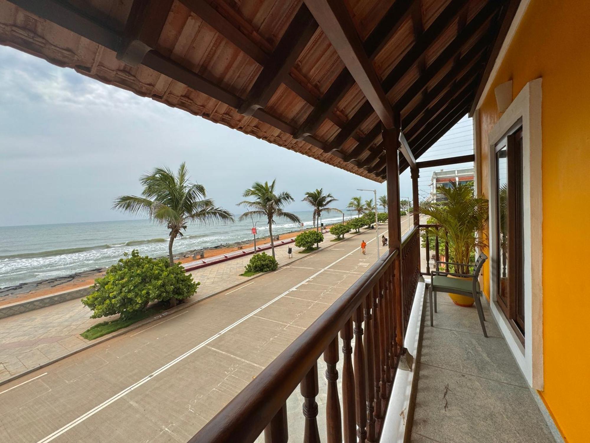 La Plage Seaview Suites Puducherry Buitenkant foto