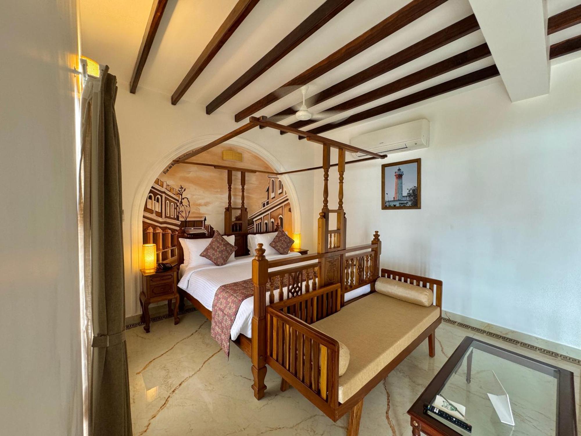 La Plage Seaview Suites Puducherry Buitenkant foto