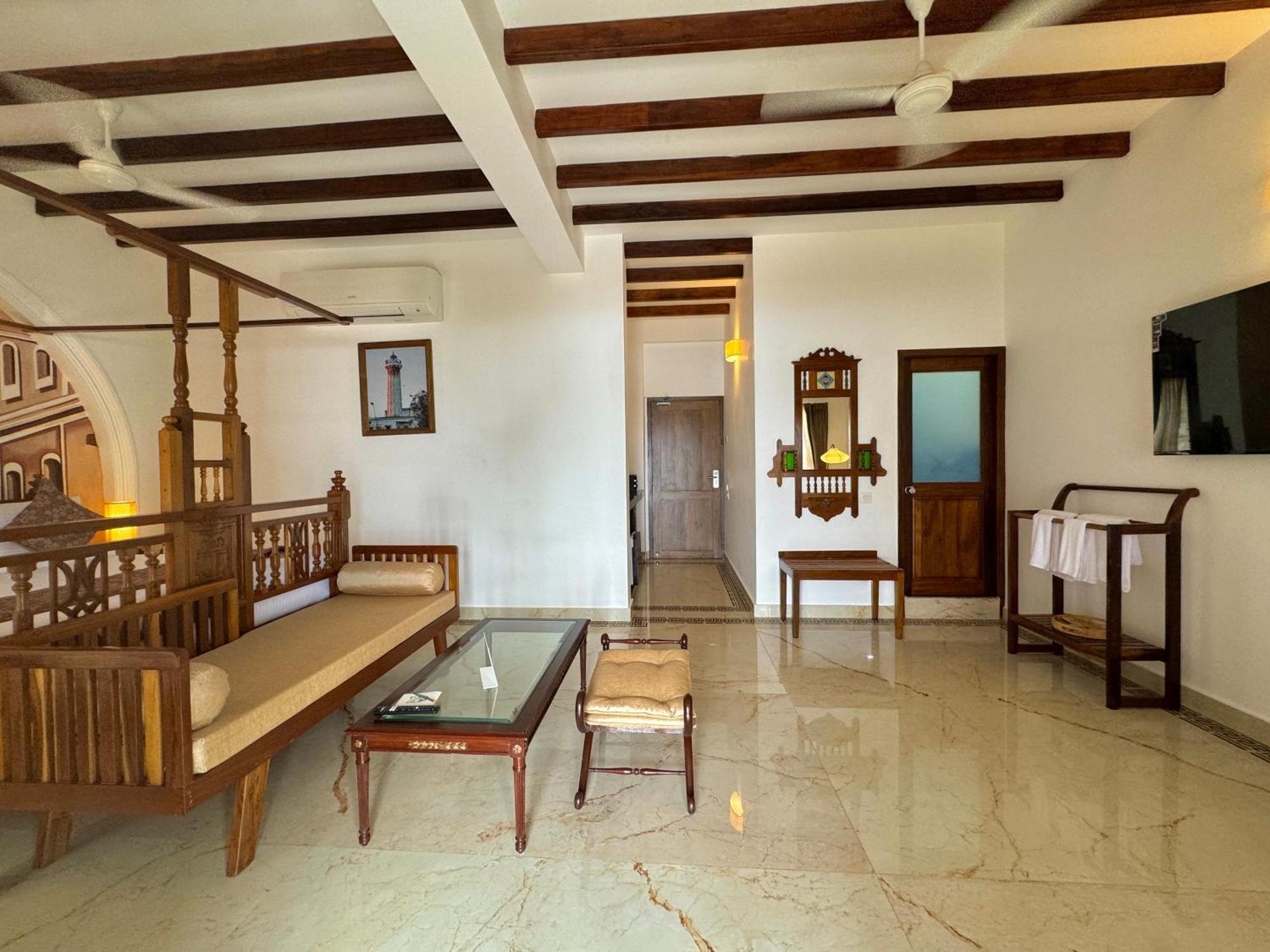 La Plage Seaview Suites Puducherry Buitenkant foto