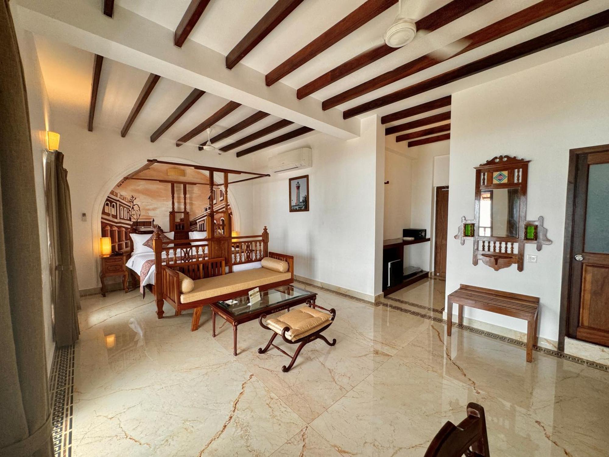 La Plage Seaview Suites Puducherry Buitenkant foto