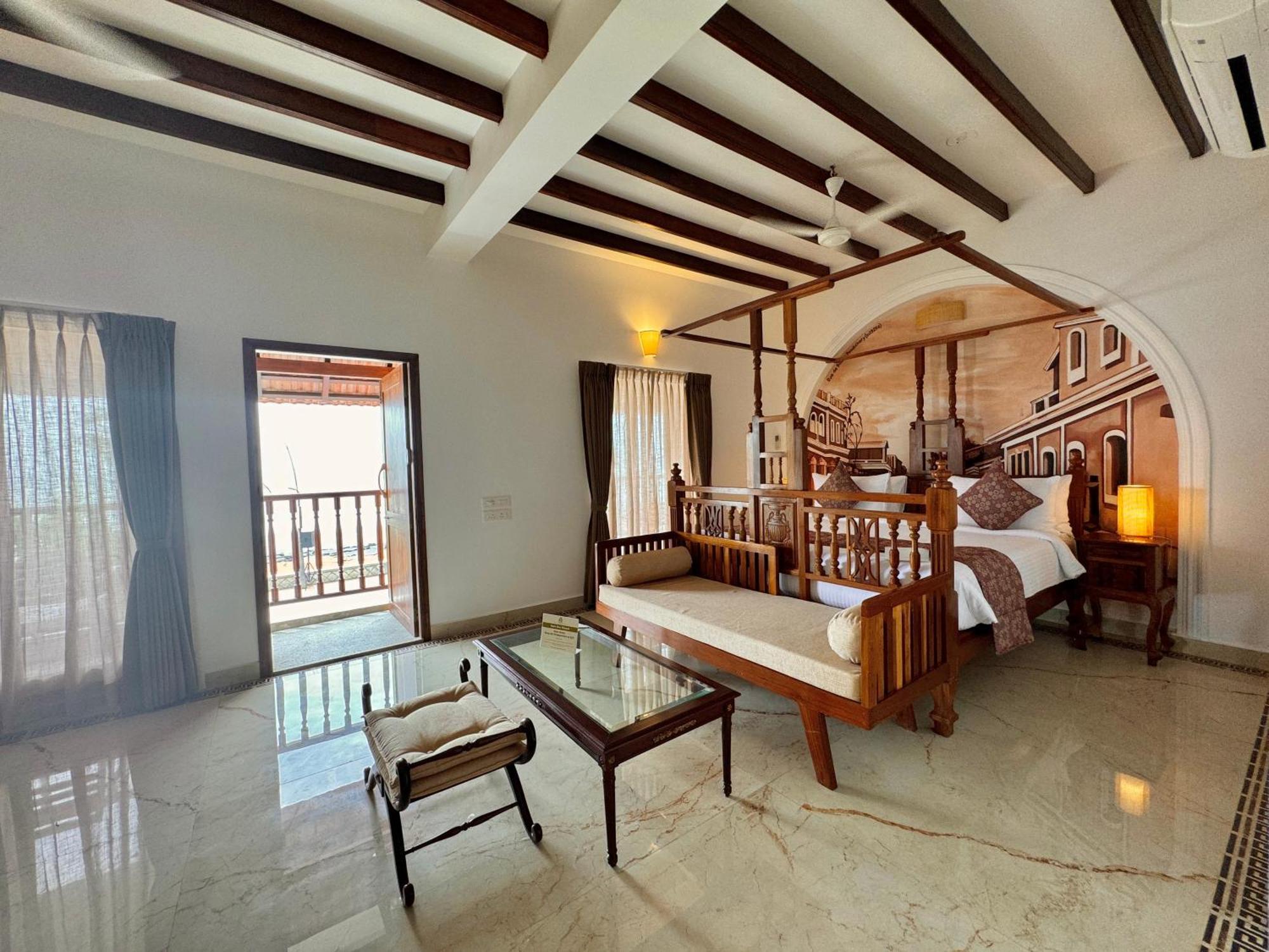 La Plage Seaview Suites Puducherry Buitenkant foto