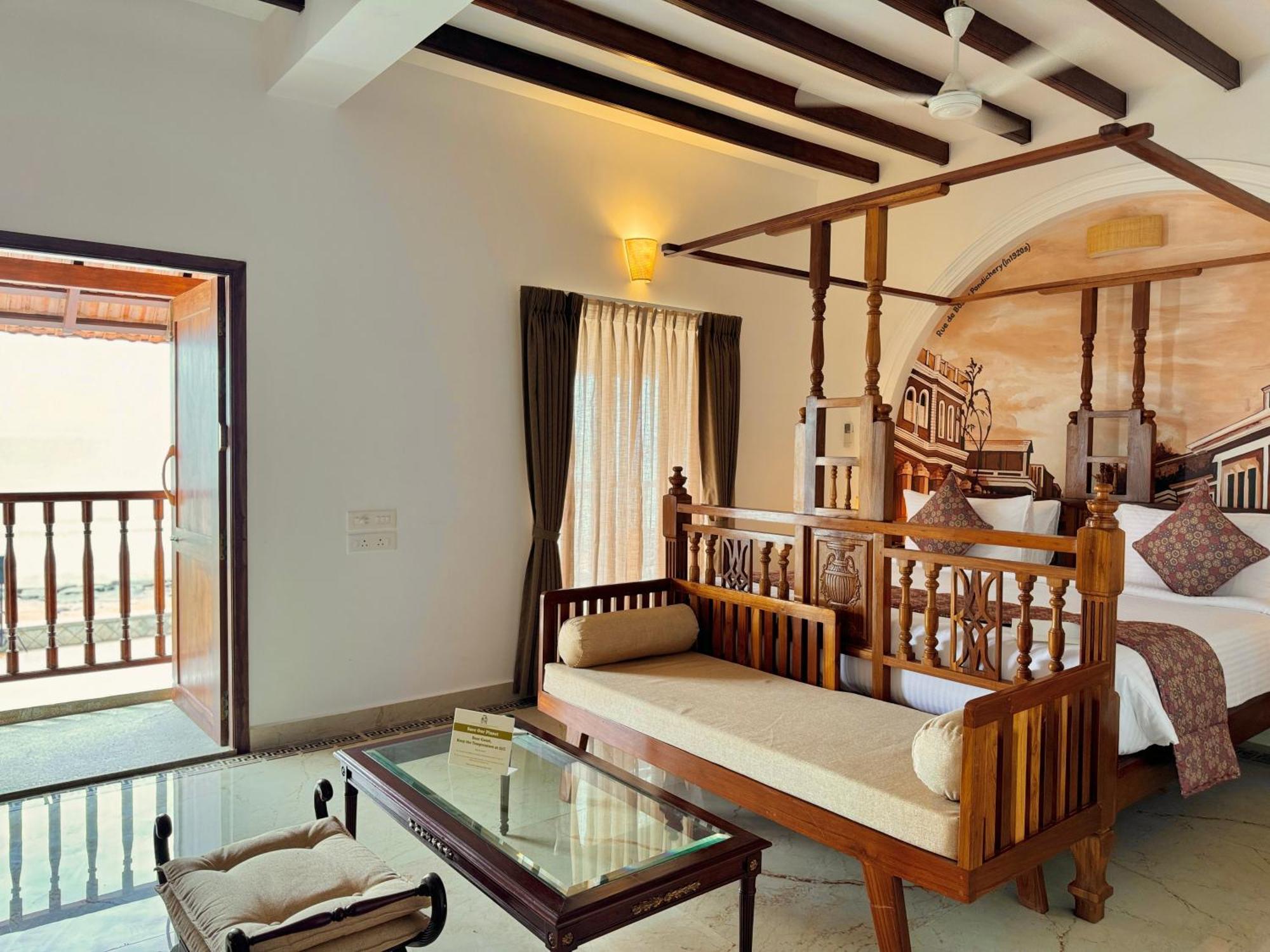 La Plage Seaview Suites Puducherry Buitenkant foto