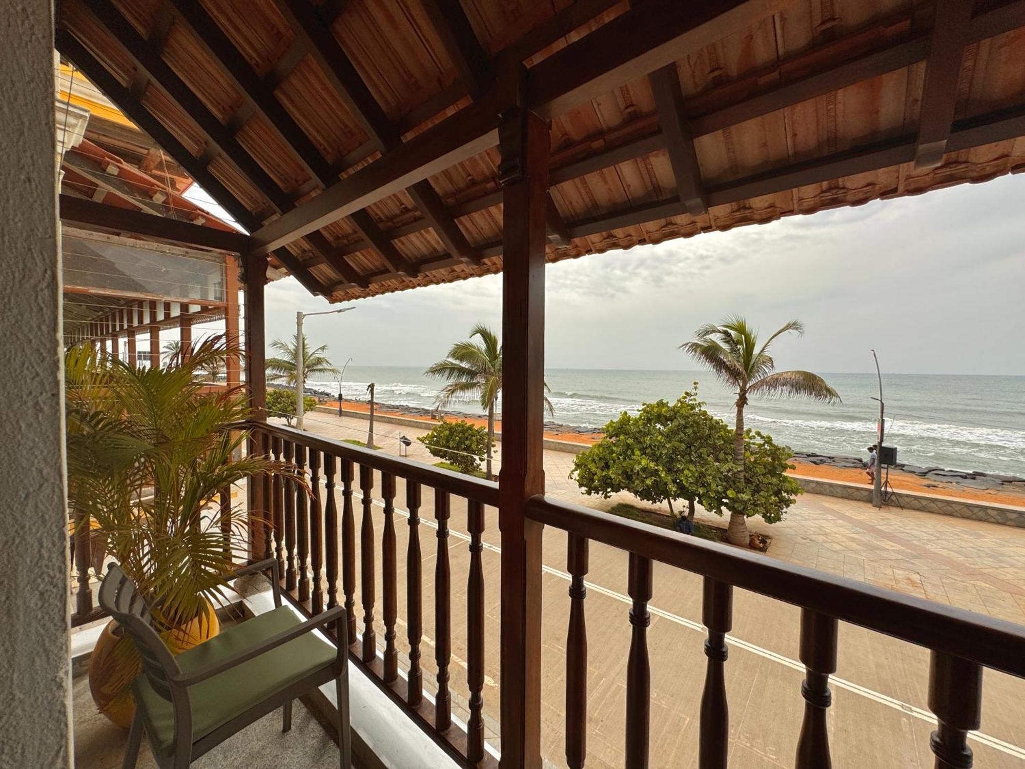 La Plage Seaview Suites Puducherry Buitenkant foto