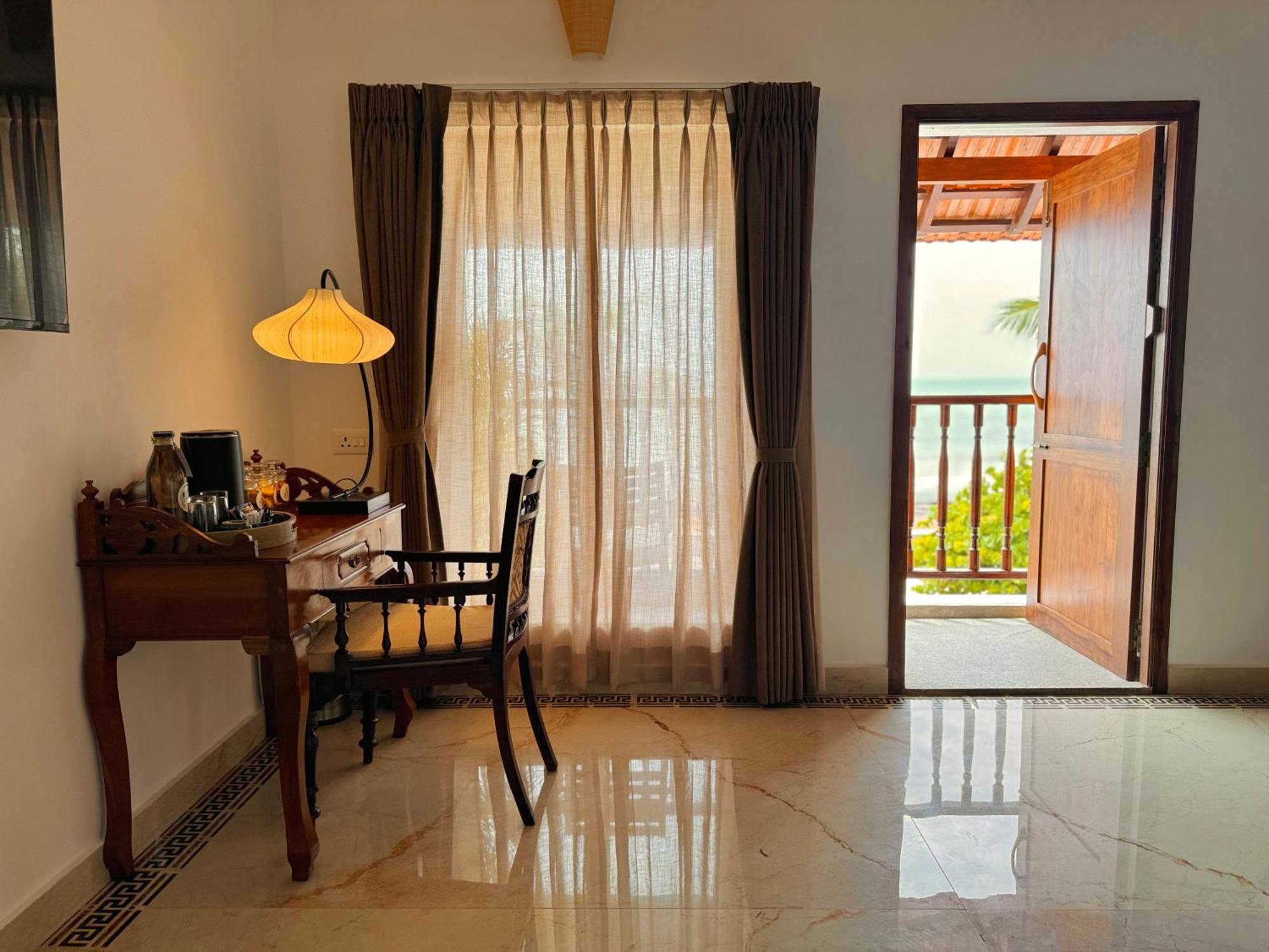 La Plage Seaview Suites Puducherry Buitenkant foto