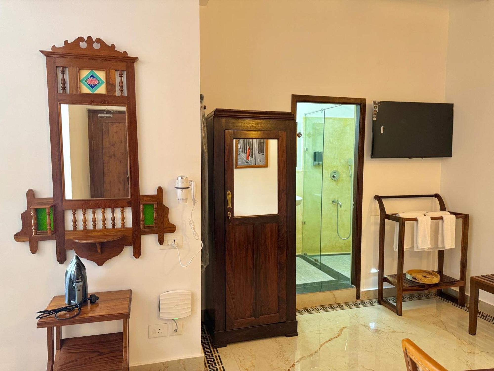 La Plage Seaview Suites Puducherry Buitenkant foto