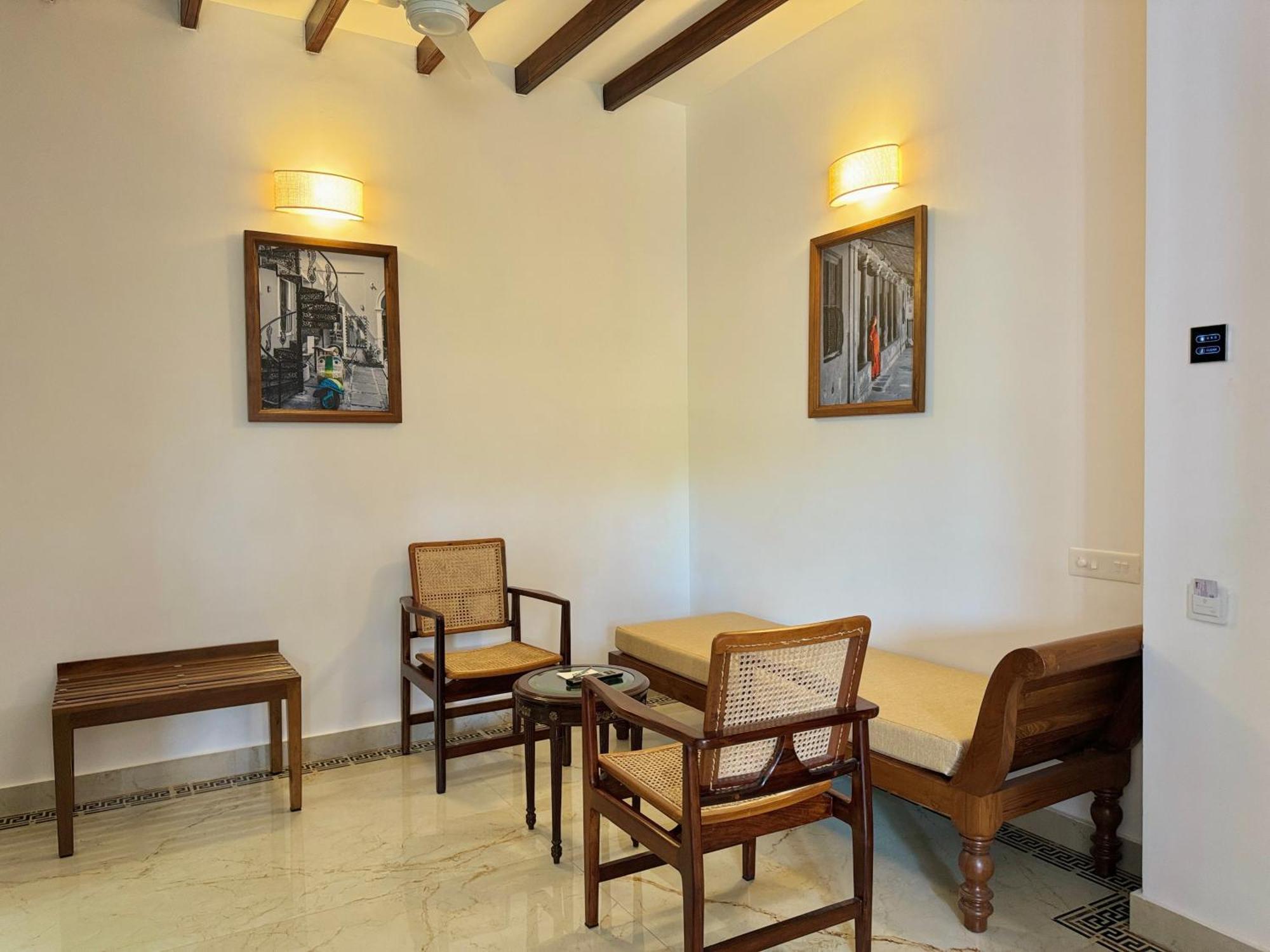 La Plage Seaview Suites Puducherry Buitenkant foto