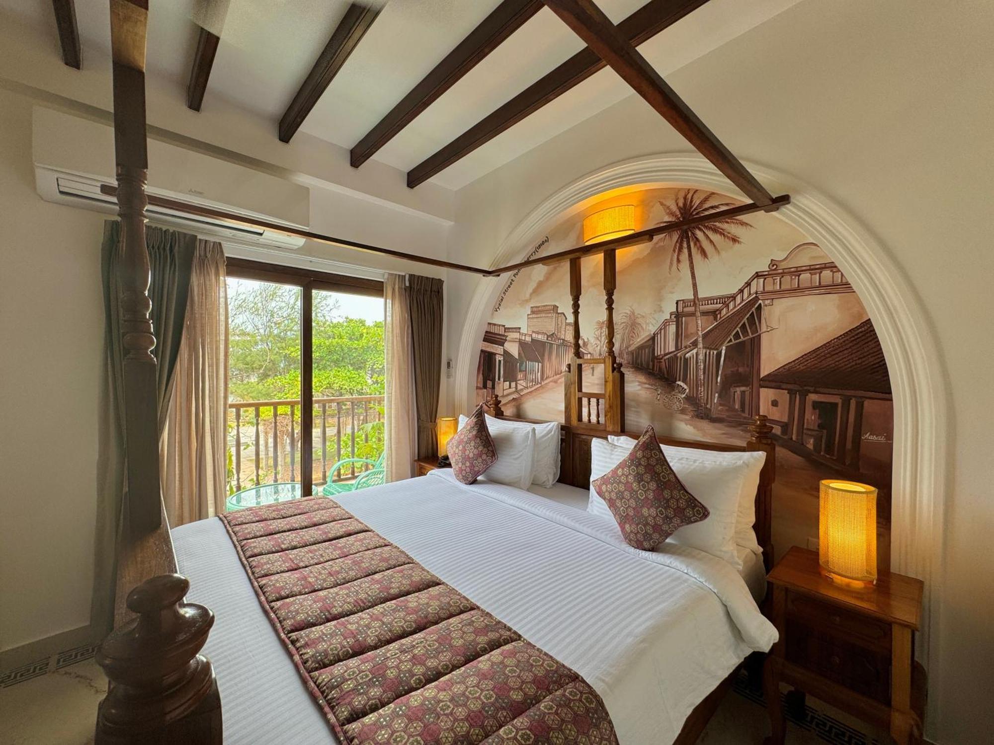 La Plage Seaview Suites Puducherry Buitenkant foto