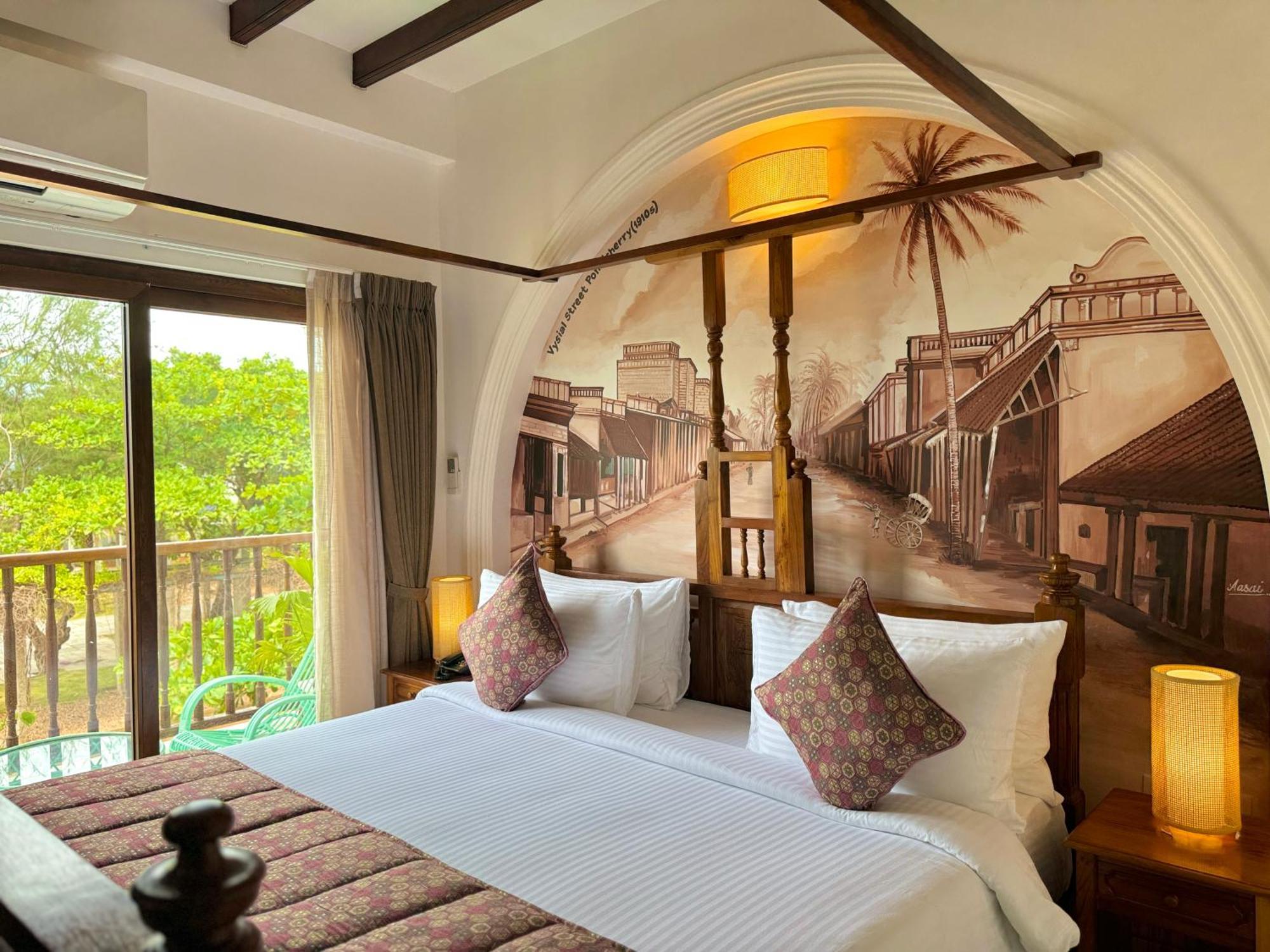 La Plage Seaview Suites Puducherry Buitenkant foto