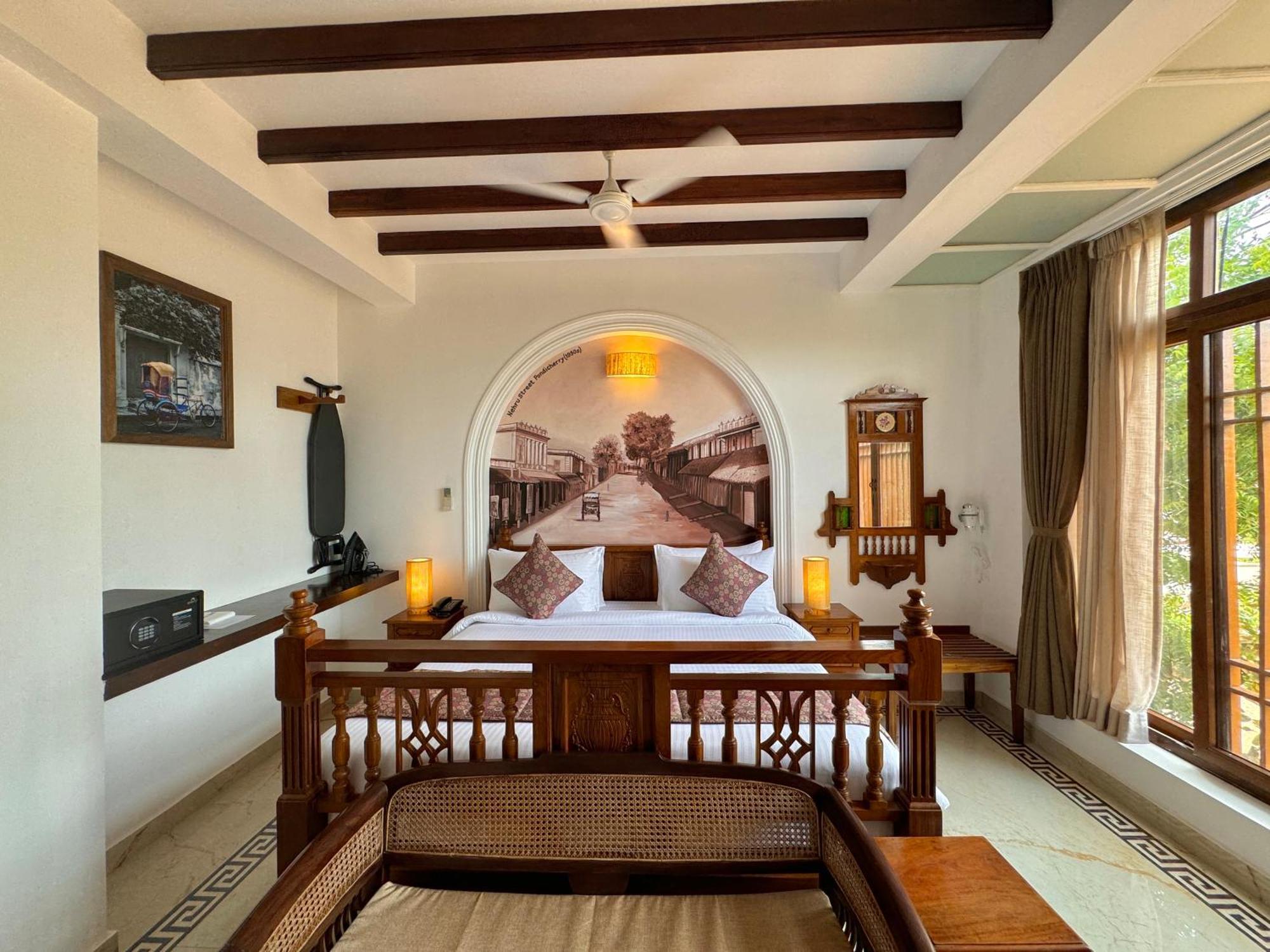 La Plage Seaview Suites Puducherry Buitenkant foto