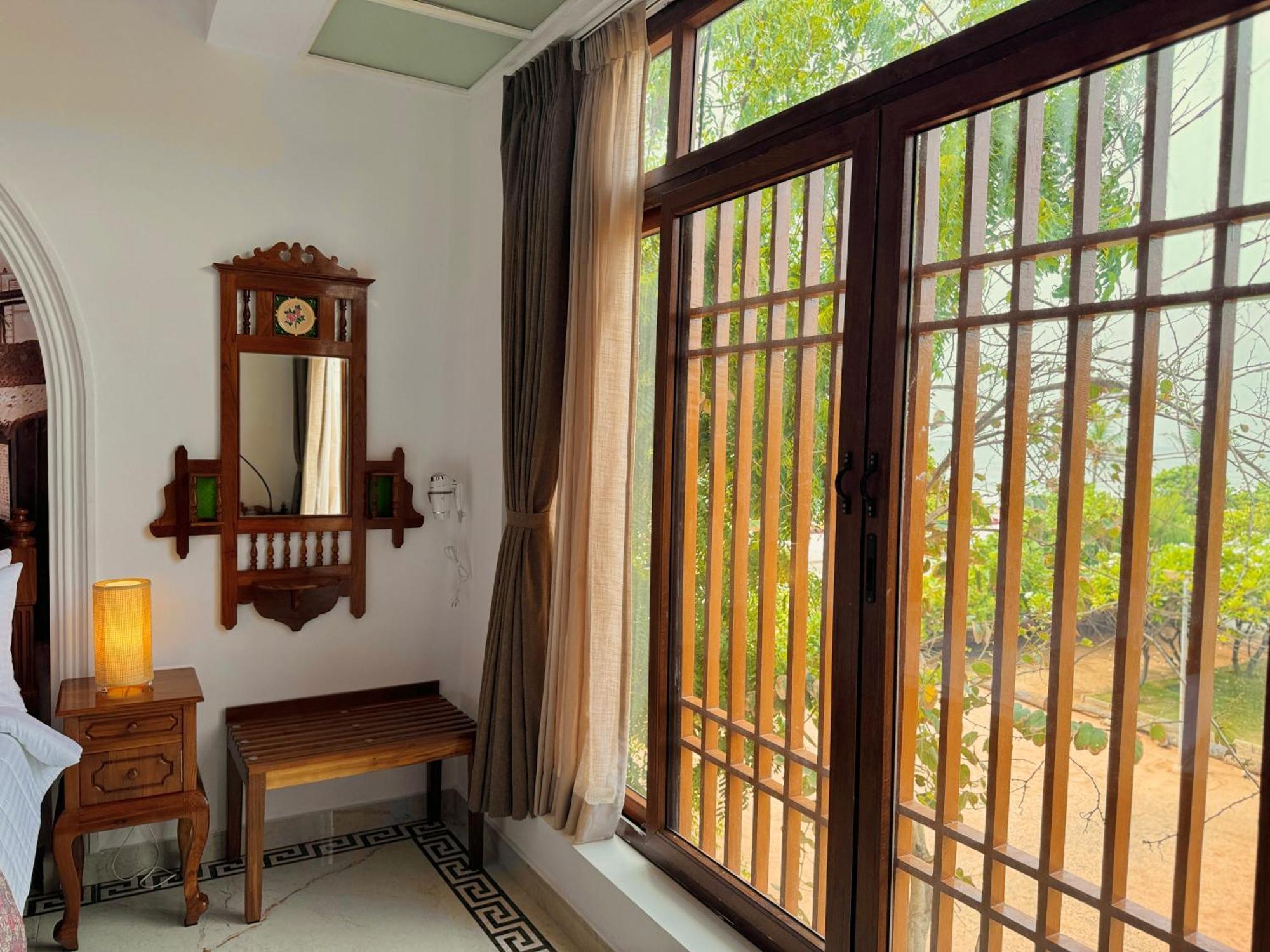 La Plage Seaview Suites Puducherry Buitenkant foto