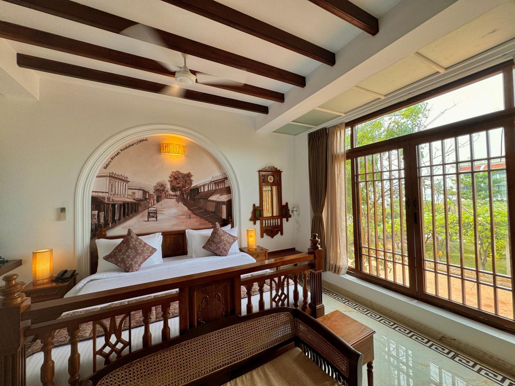La Plage Seaview Suites Puducherry Buitenkant foto