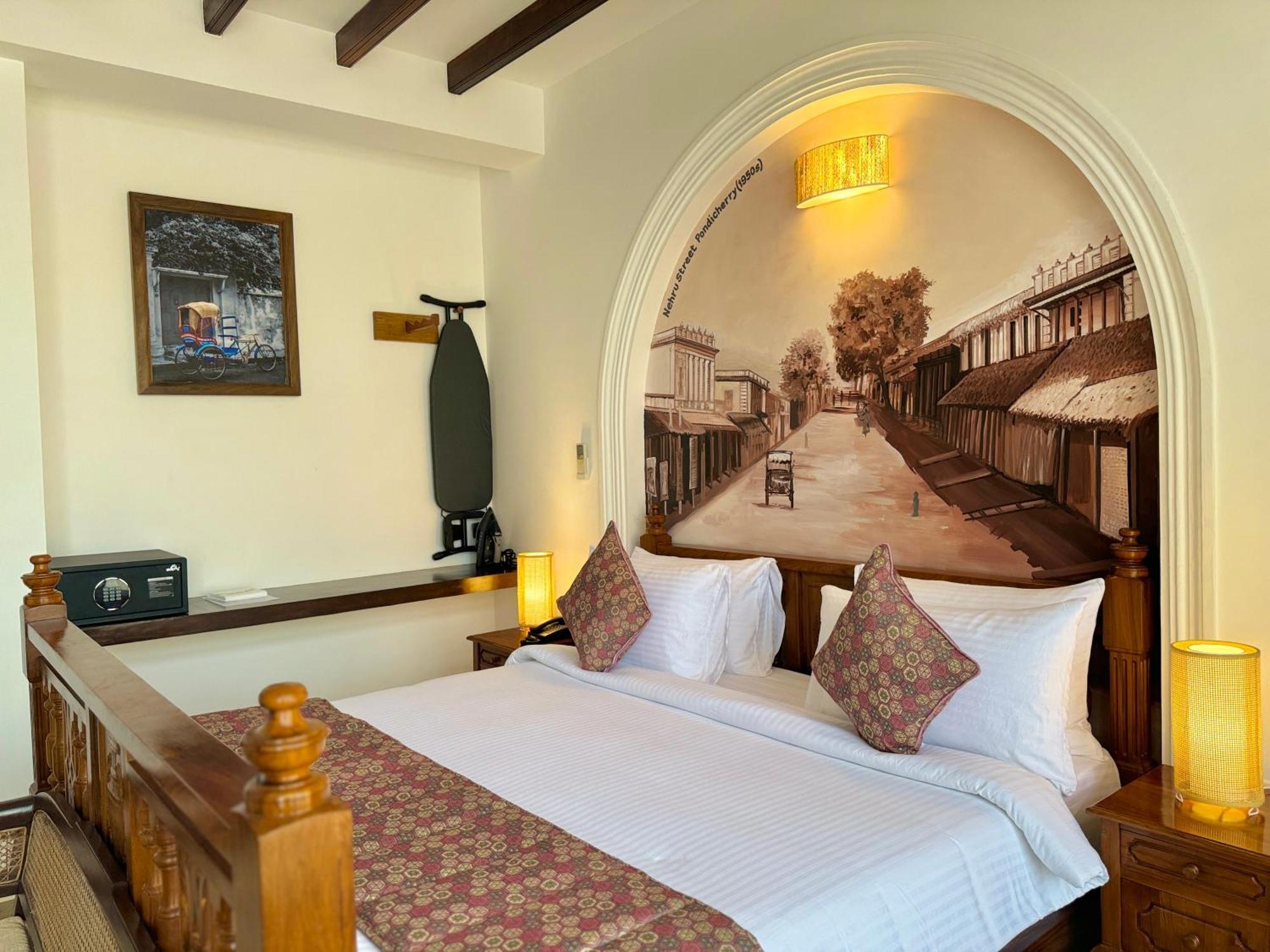 La Plage Seaview Suites Puducherry Buitenkant foto