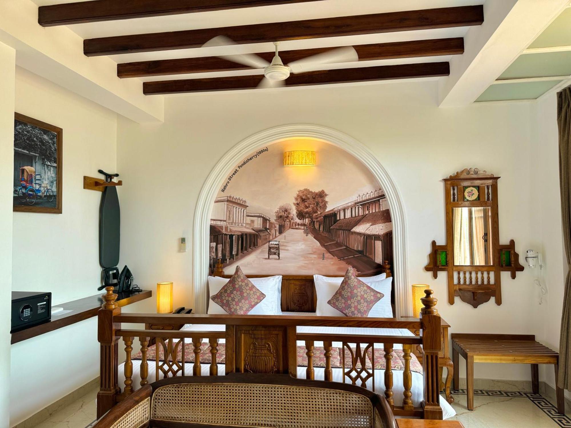 La Plage Seaview Suites Puducherry Buitenkant foto