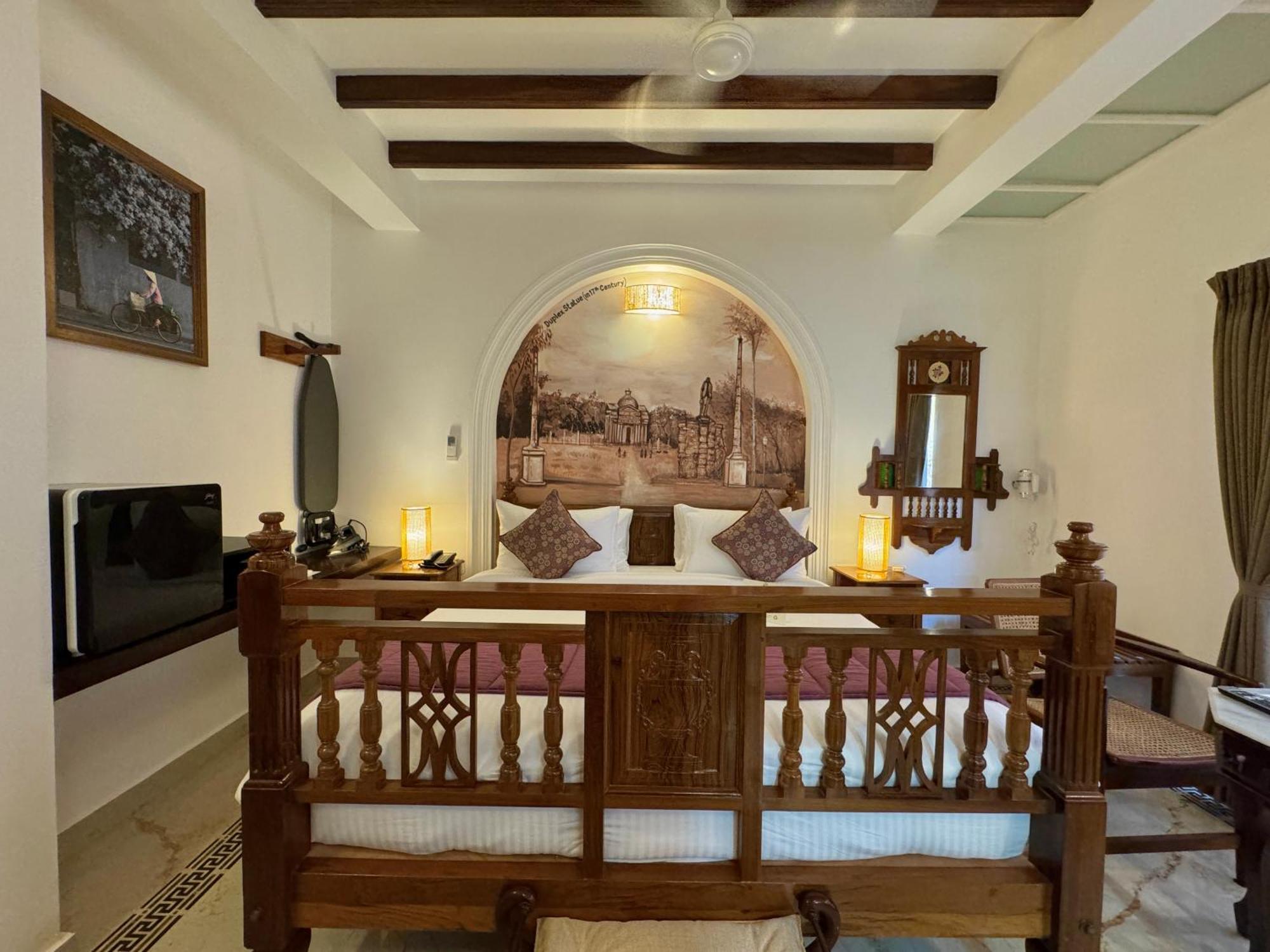 La Plage Seaview Suites Puducherry Buitenkant foto