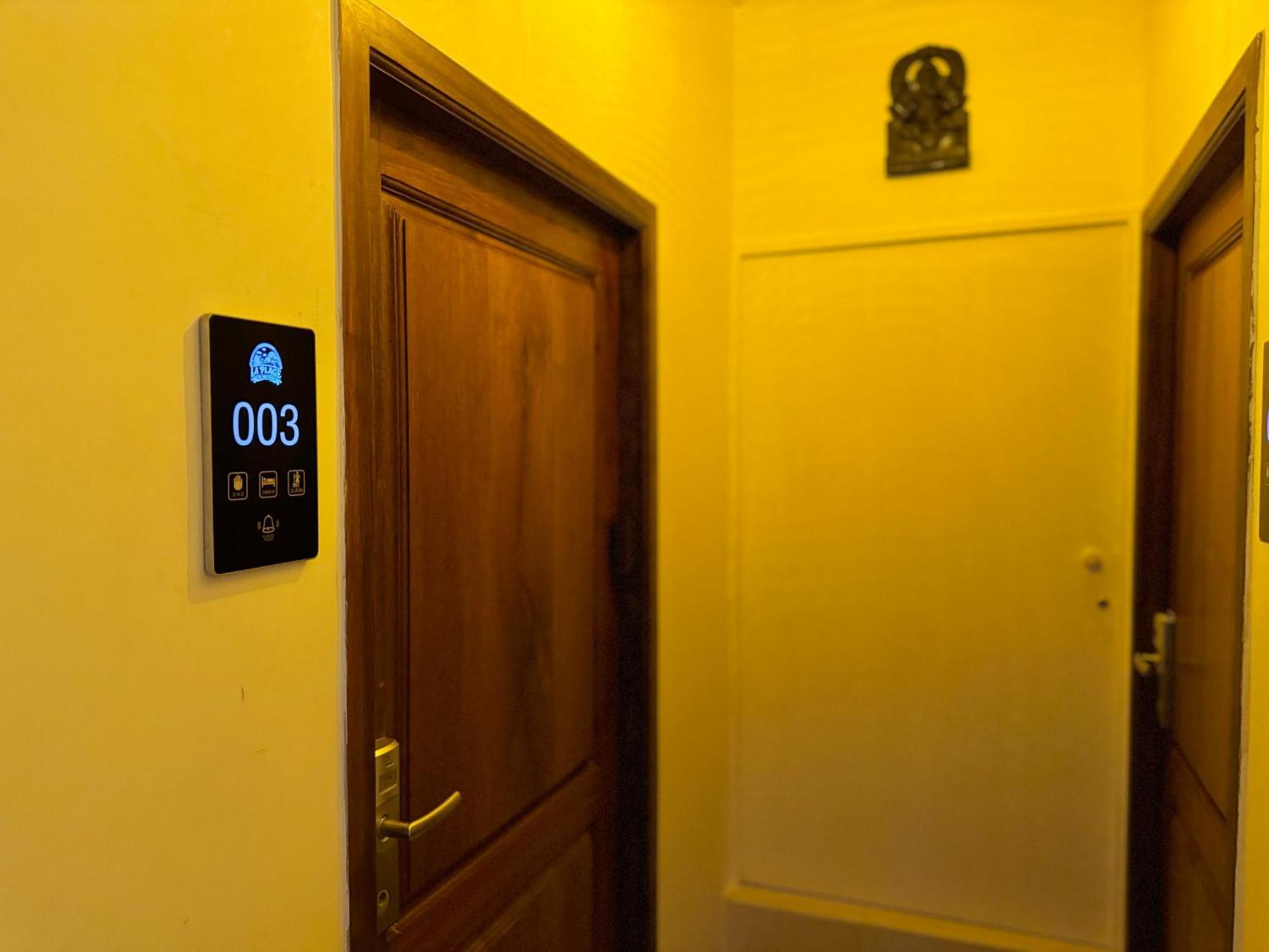 La Plage Seaview Suites Puducherry Buitenkant foto