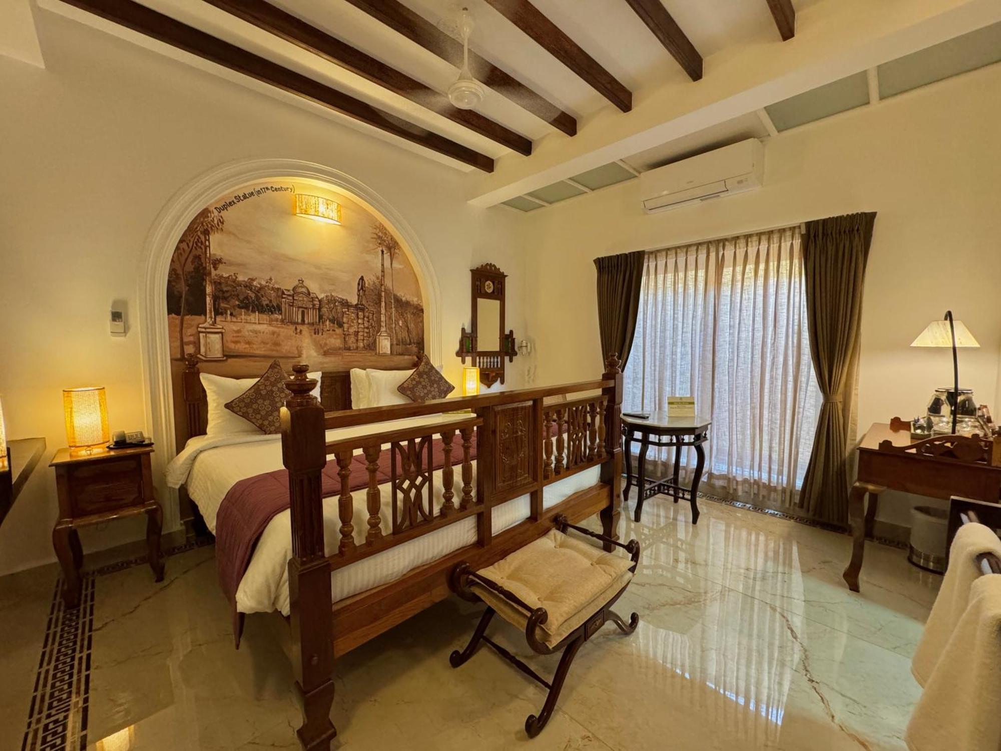 La Plage Seaview Suites Puducherry Buitenkant foto