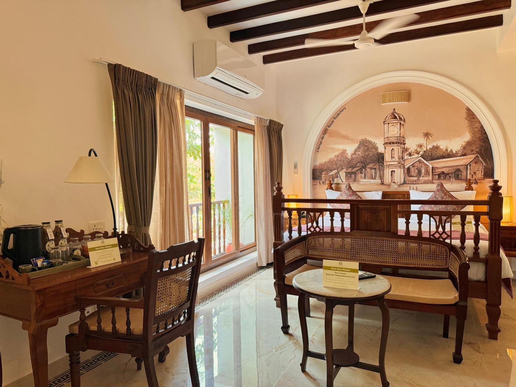 La Plage Seaview Suites Puducherry Buitenkant foto