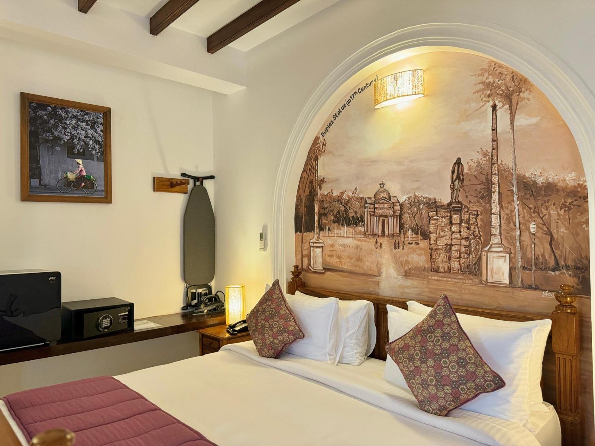 La Plage Seaview Suites Puducherry Buitenkant foto