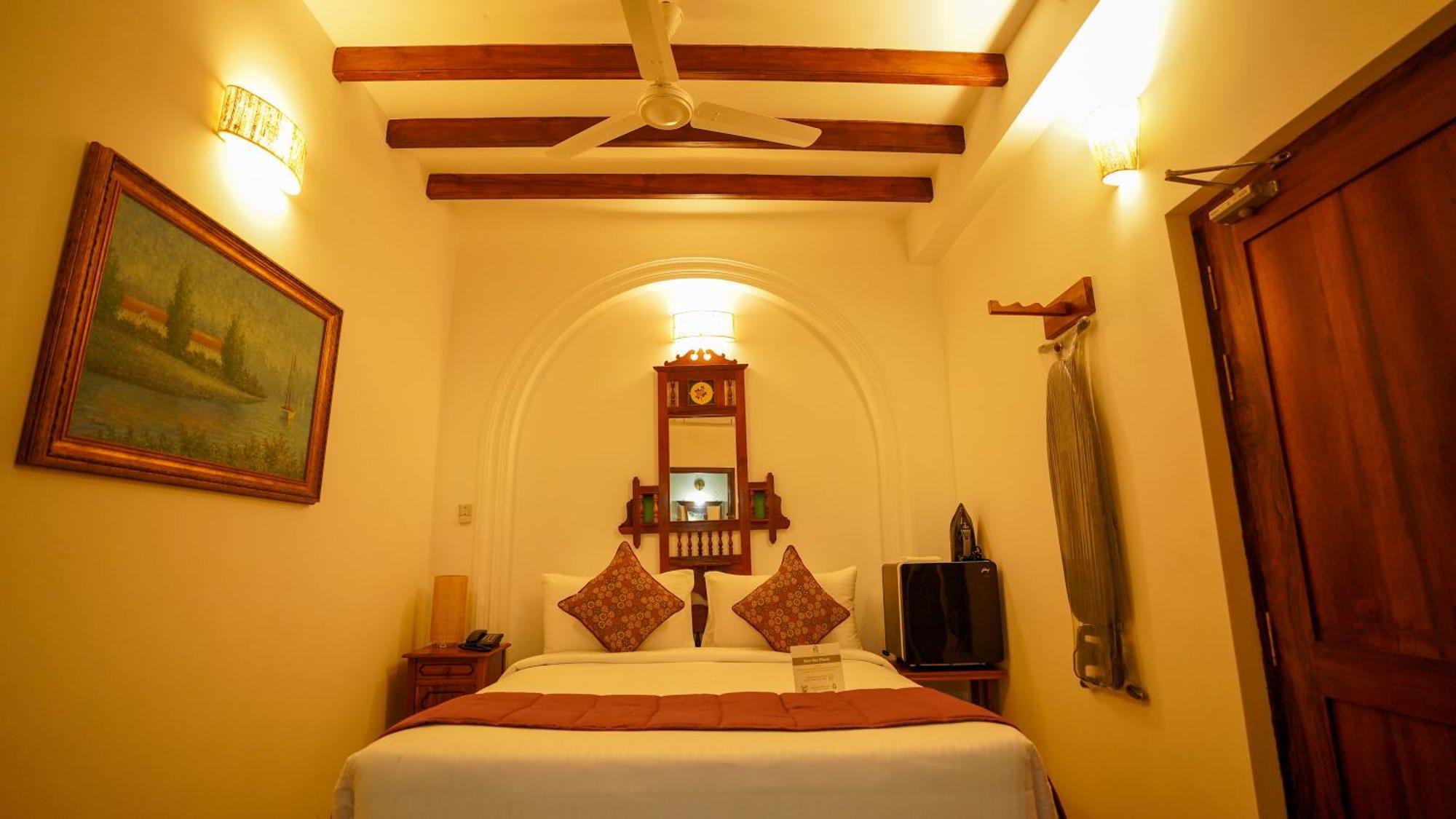 La Plage Seaview Suites Puducherry Buitenkant foto