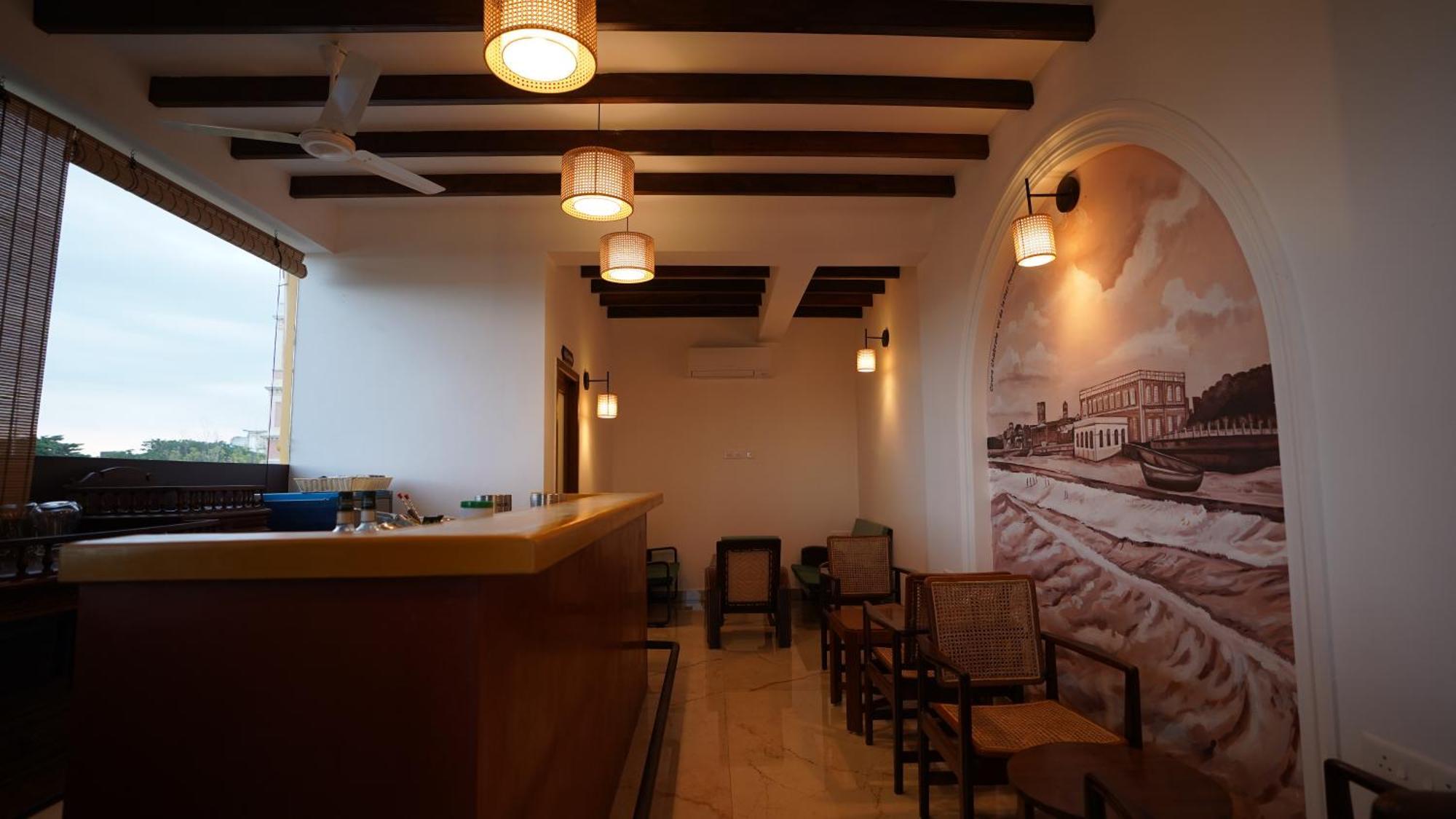 La Plage Seaview Suites Puducherry Buitenkant foto