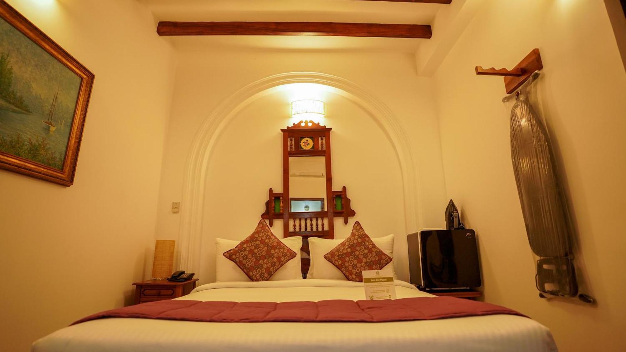 La Plage Seaview Suites Puducherry Buitenkant foto