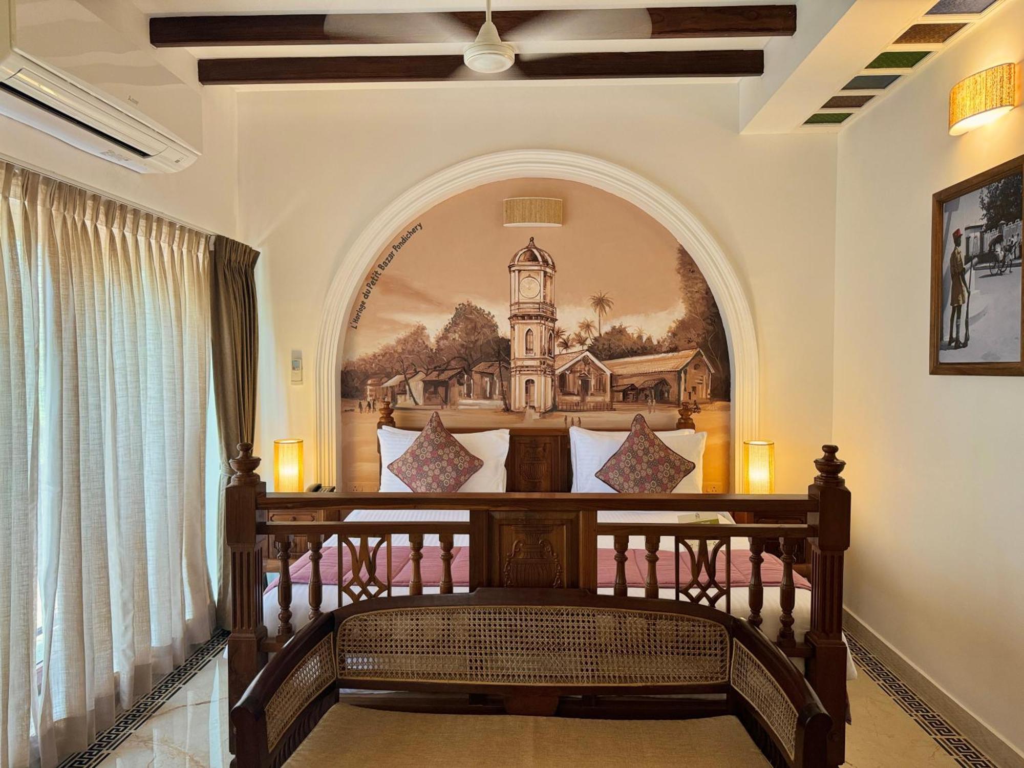 La Plage Seaview Suites Puducherry Buitenkant foto