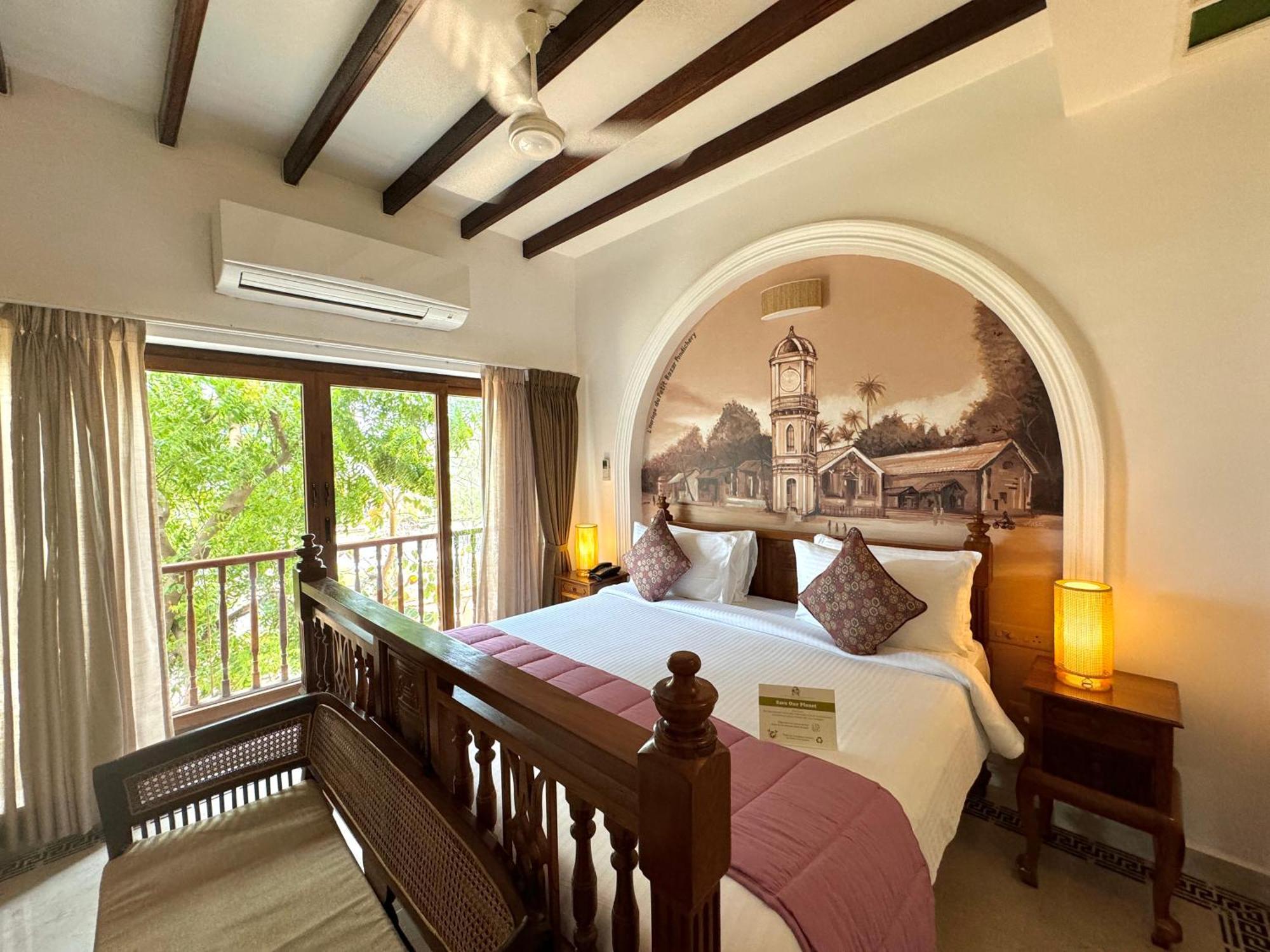 La Plage Seaview Suites Puducherry Buitenkant foto