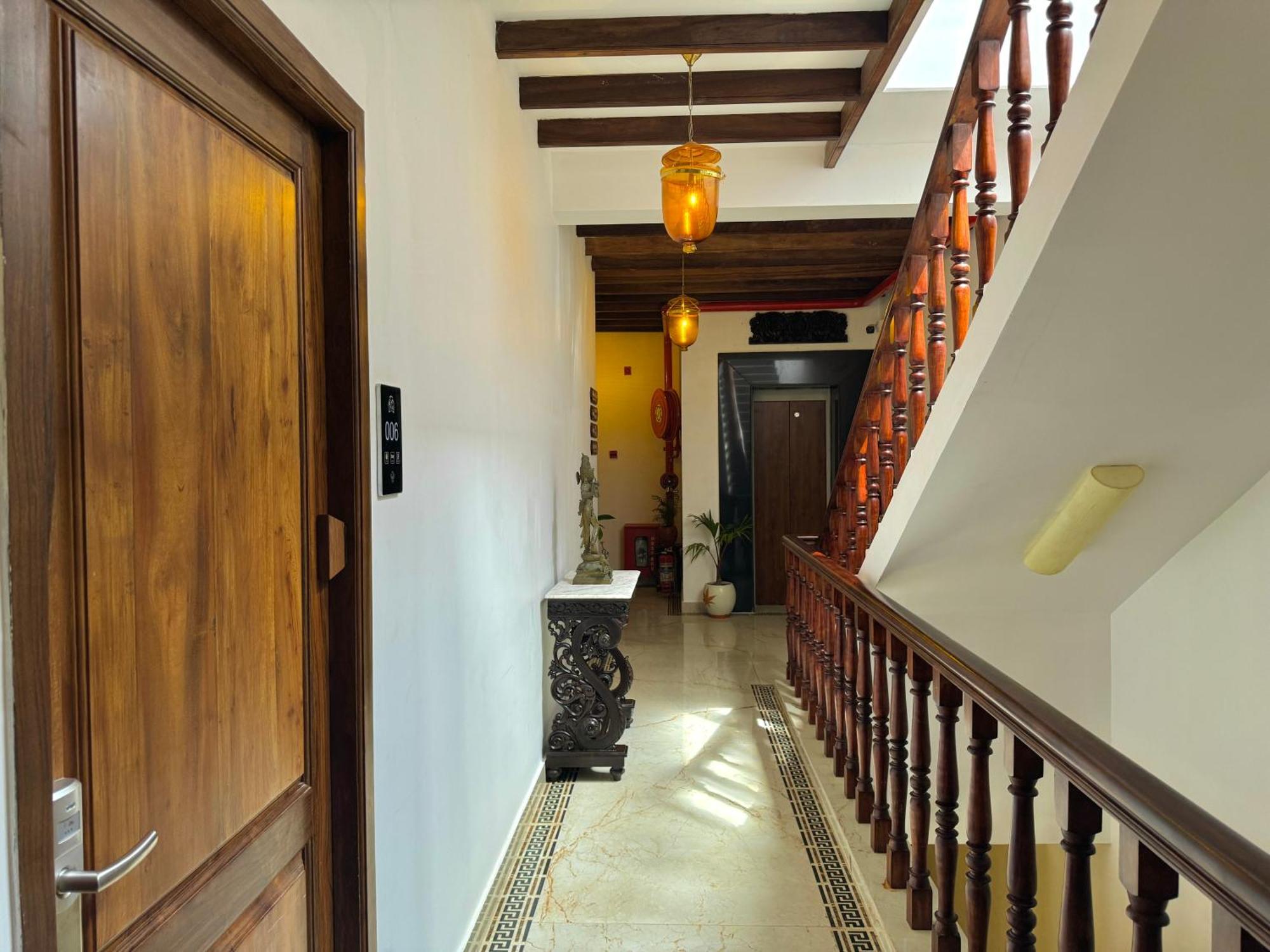La Plage Seaview Suites Puducherry Buitenkant foto
